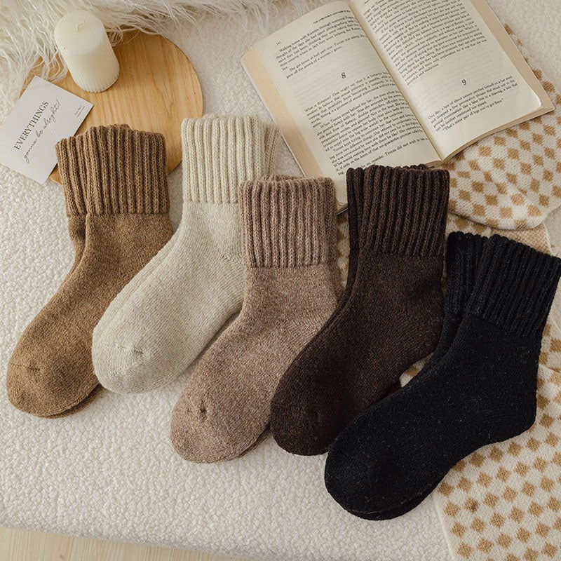 🧦 Wärmende Wollsocken in mittlerer Höhe