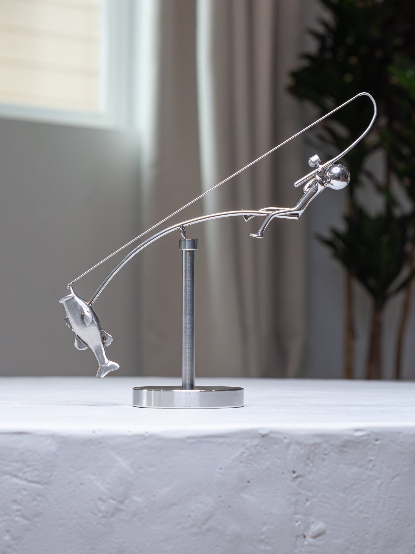 🎣Die balancierende Skulptur des Fischer