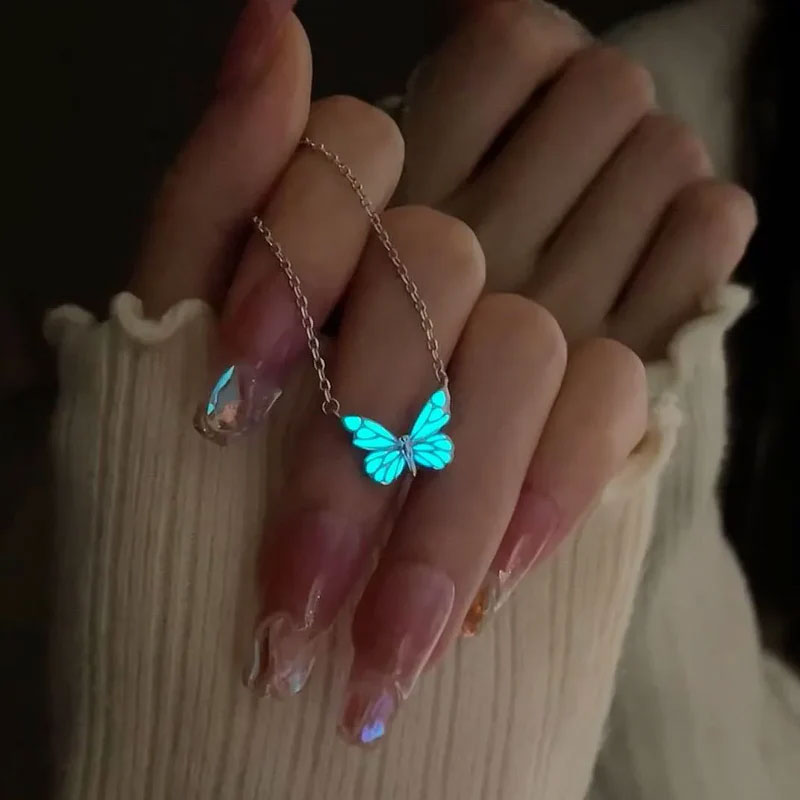 🦋Glow-in-the-Dark Schmetterling Halskette