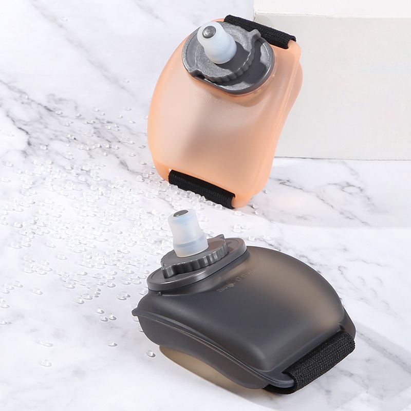 Wasserflasche für das Handgelenk zum Laufen im Freien