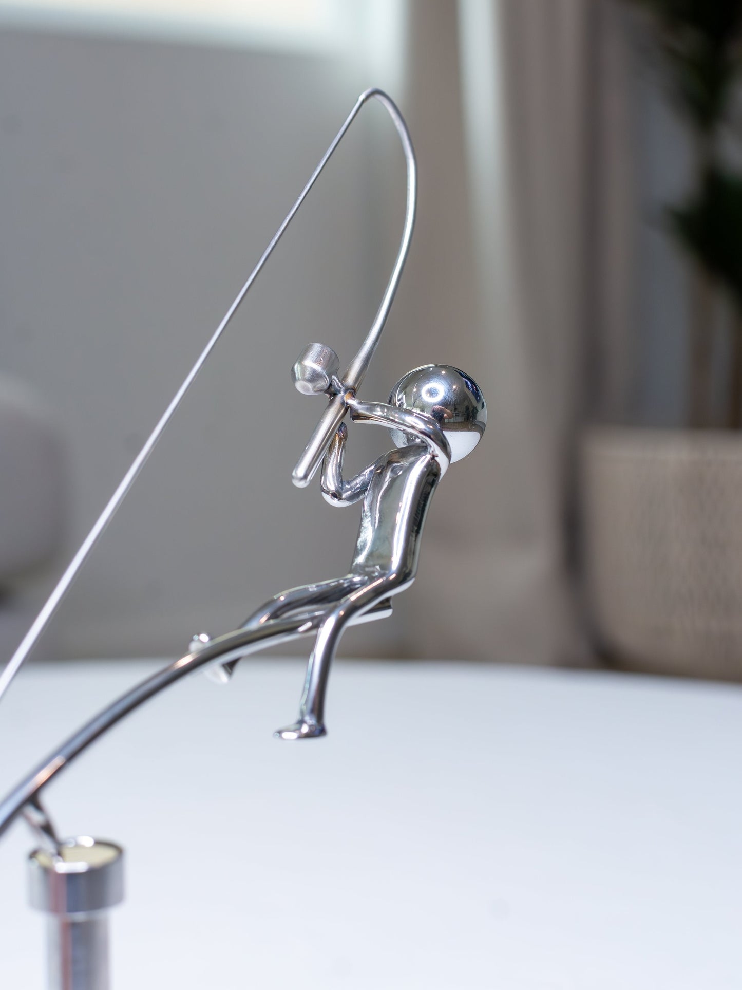 🎣Die balancierende Skulptur des Fischer