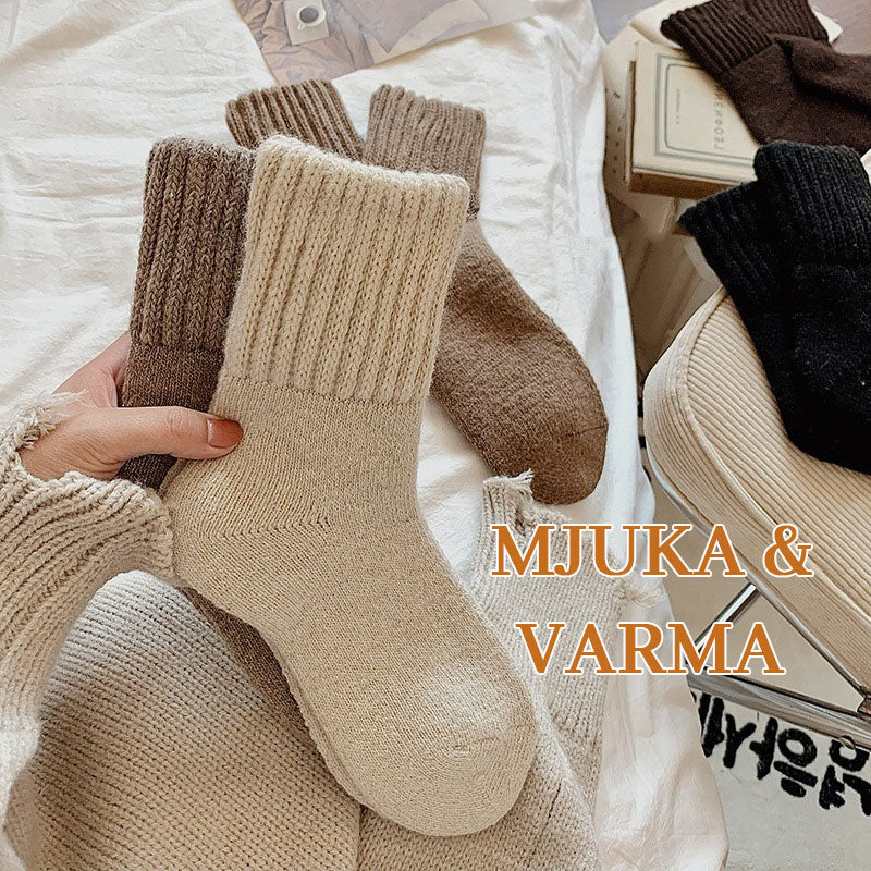 🧦 Wärmende Wollsocken in mittlerer Höhe