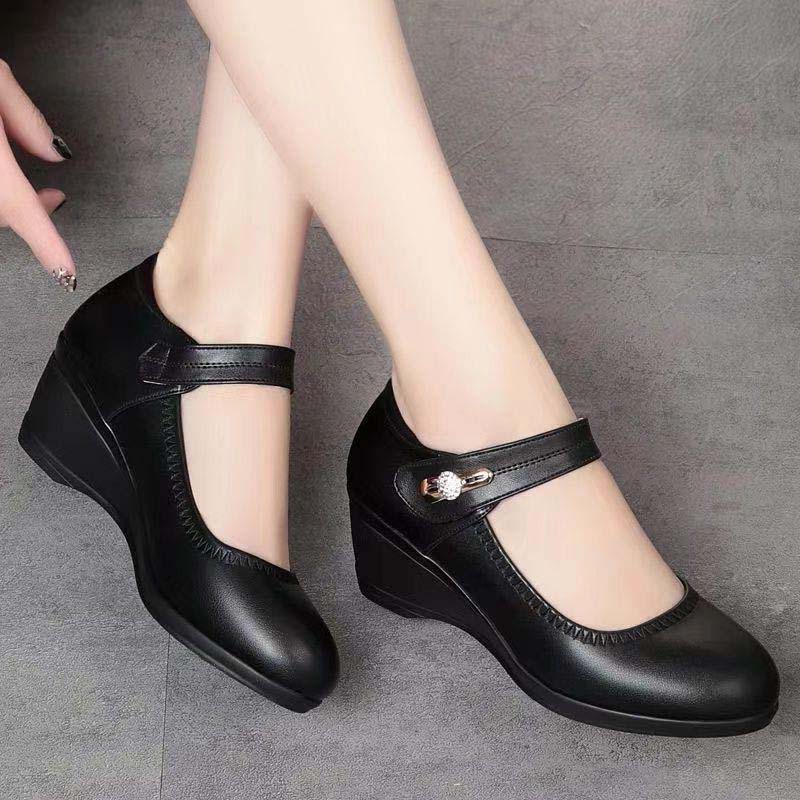 Rutschfeste Keilschuhe mit weicher Sohle für Menschen mittleren Alters und ältere Menschen