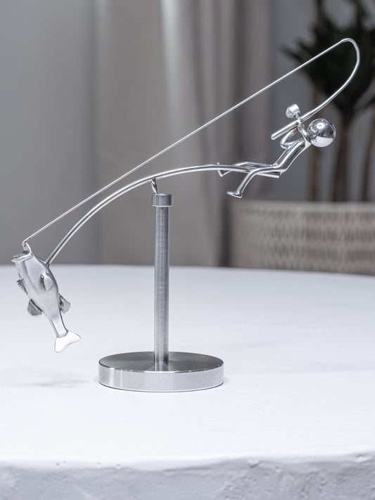 🎣Die balancierende Skulptur des Fischer