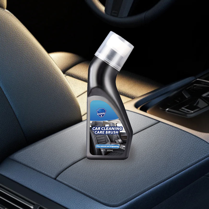 Auto-Innenreiniger mit Bürstenkopf